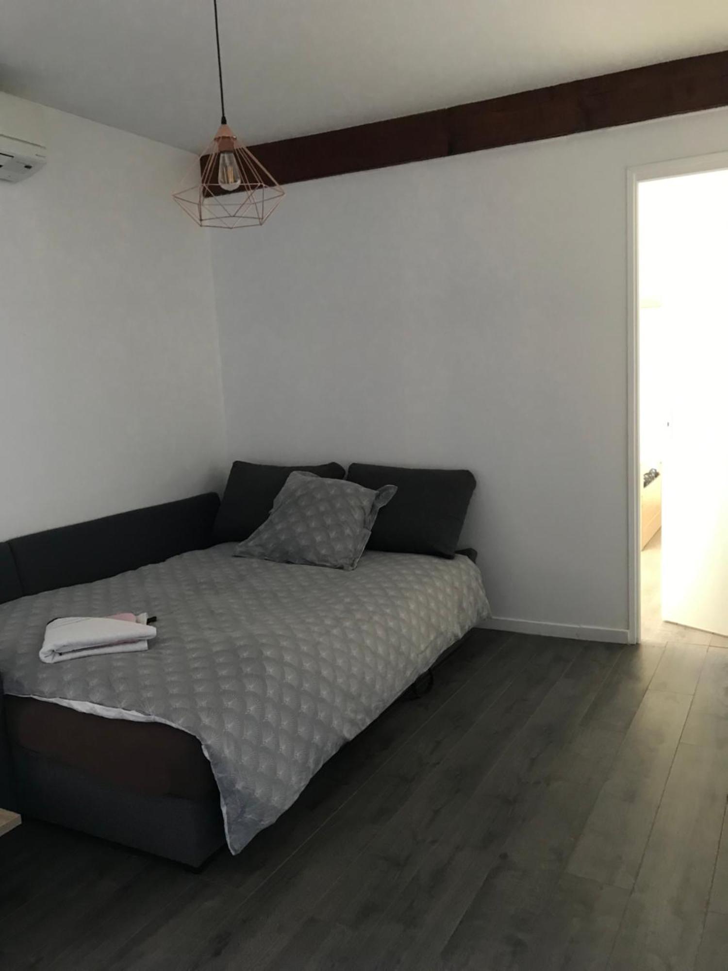 Appartement Dans Maison Brie-et-Angonnes Екстер'єр фото